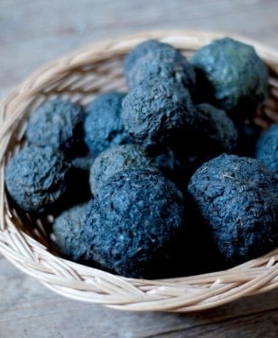 NATURAL DYES – THE HISTORY OF EXTRACTION OF BEAUTIFUL PLANT PIGMENTS NATURAL DYES – THE HISTORY OF EXTRACTION OF BEAUTIFUL PLANT PIGMENTS