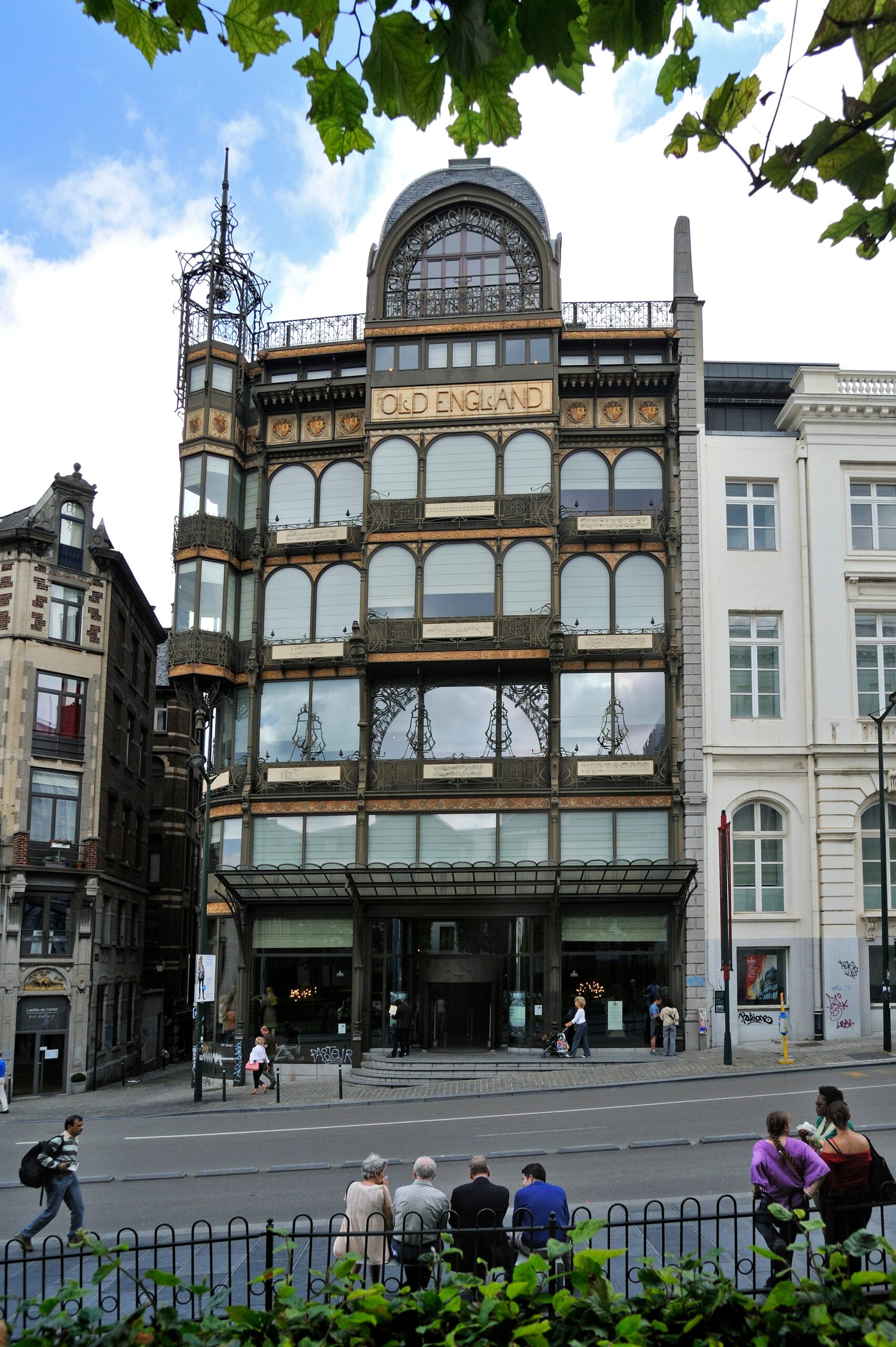 Art Nouveau Movement Supporting Arts & Crafts during Nineteenth-century Europe Art Nouveau Movement Supporting Arts & Crafts during Nineteenth-century Europe